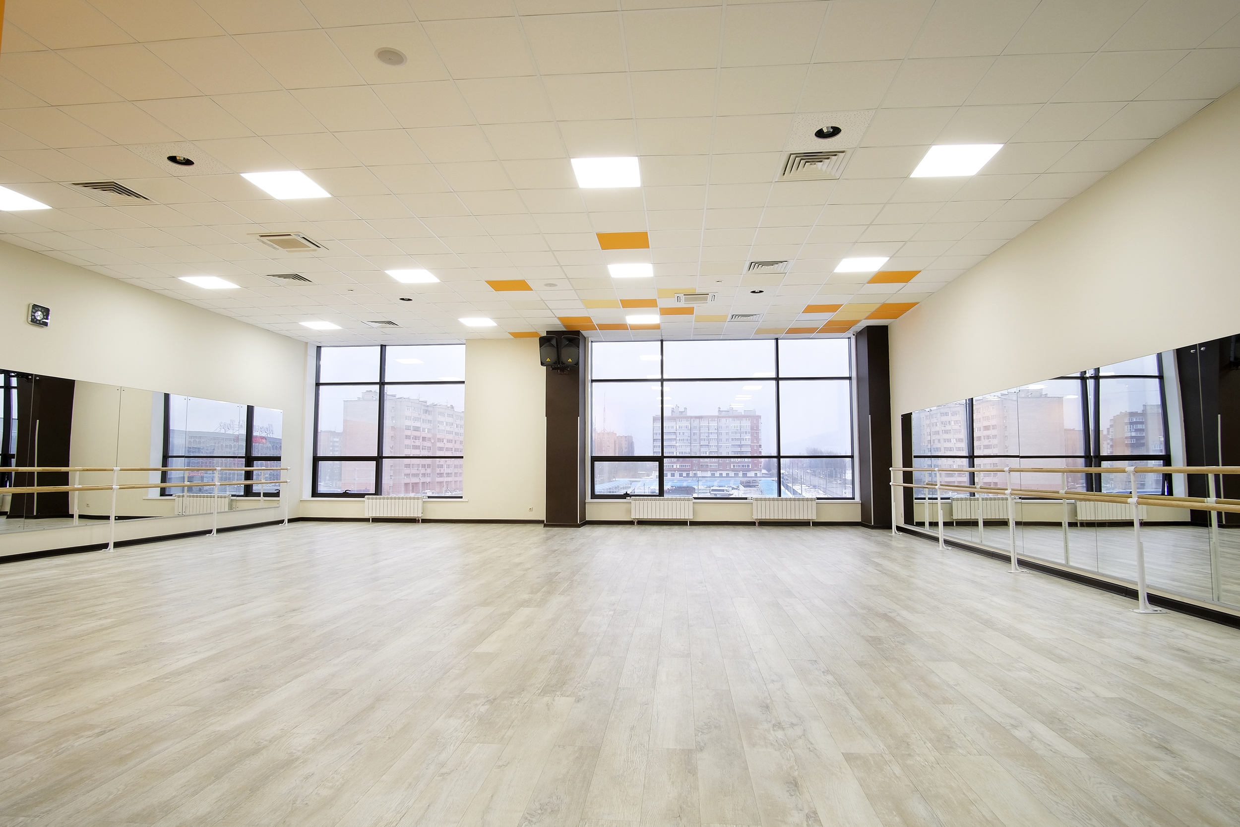 A spacious room in Singapore using Vinyl Click System Floating Floor
